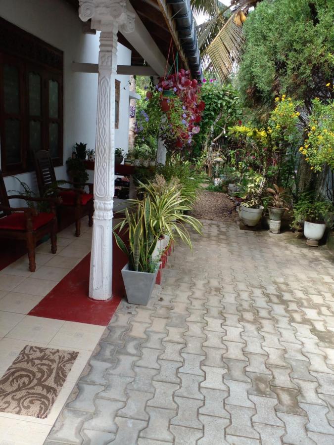 Gem Villa Уелигама Екстериор снимка