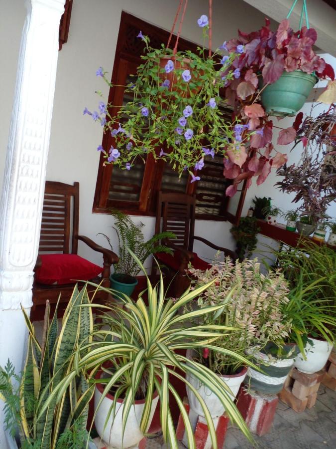Gem Villa Уелигама Екстериор снимка