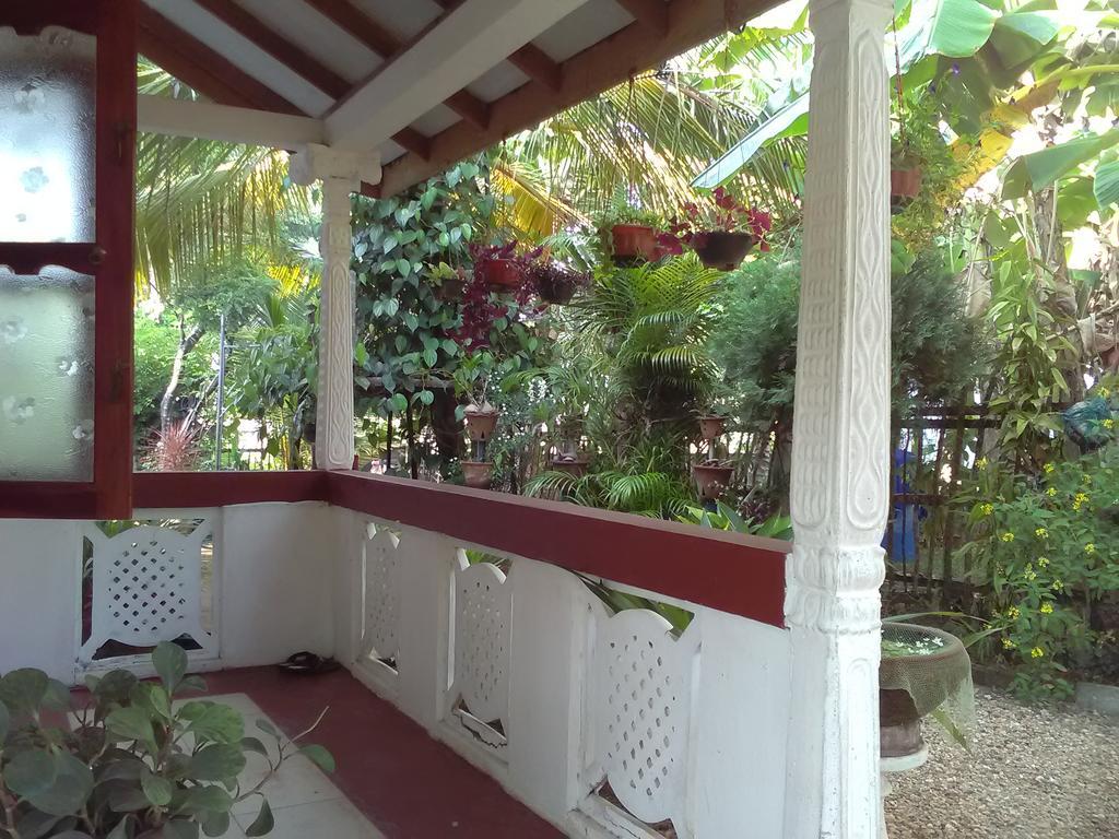Gem Villa Уелигама Екстериор снимка