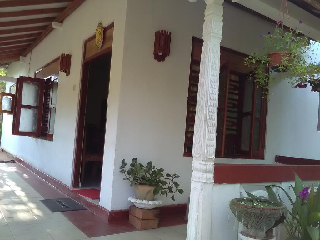 Gem Villa Уелигама Екстериор снимка